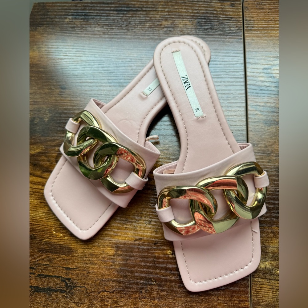 Zara Women’s Slip on Sandals Pink w/ large Chain Trim